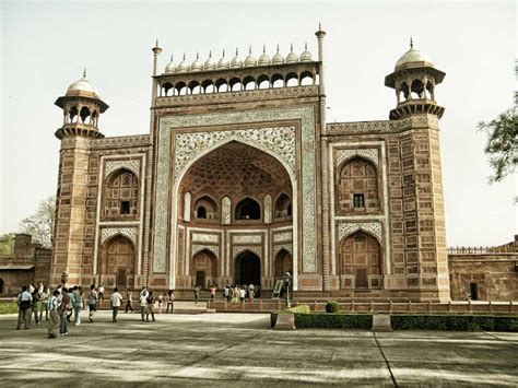History of Agra – From Mughals to the British Rule .